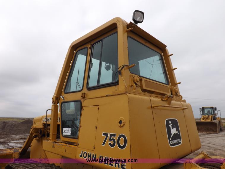 image for item I7540 1981 John Deere 750E dozer