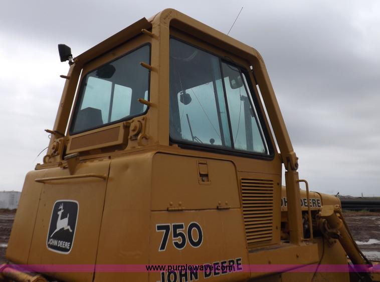 image for item I7540 1981 John Deere 750E dozer