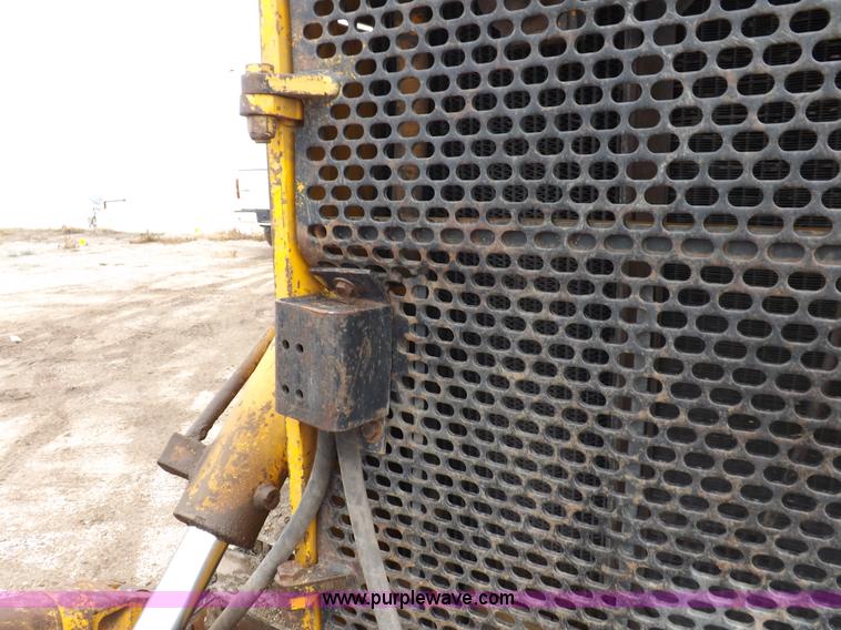 image for item I7540 1981 John Deere 750E dozer