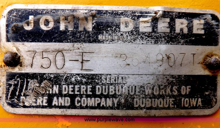 image for item I7540 1981 John Deere 750E dozer
