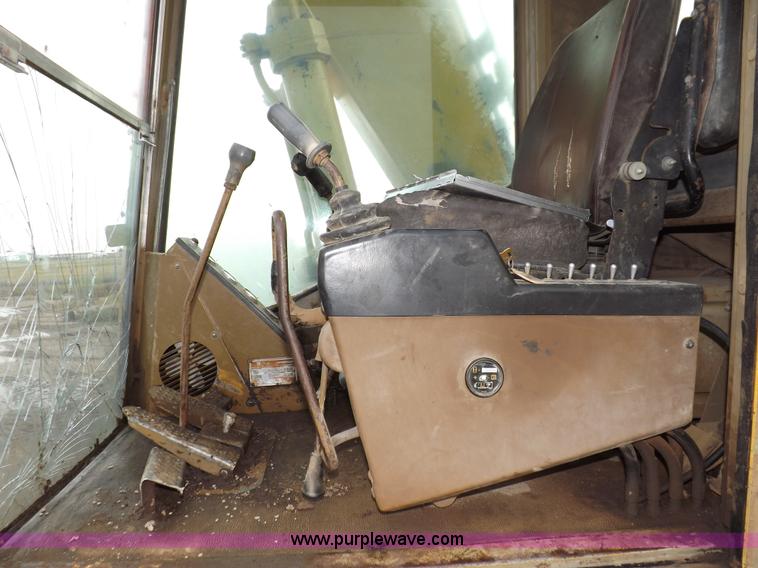 image for item I7541 1987 Caterpillar 215B LC excavator