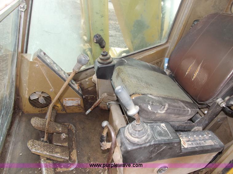 image for item I7541 1987 Caterpillar 215B LC excavator