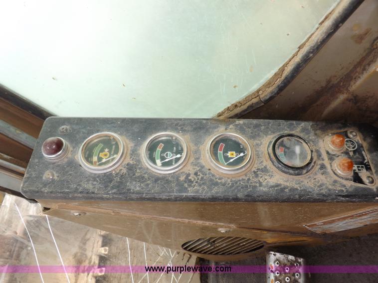 image for item I7541 1987 Caterpillar 215B LC excavator