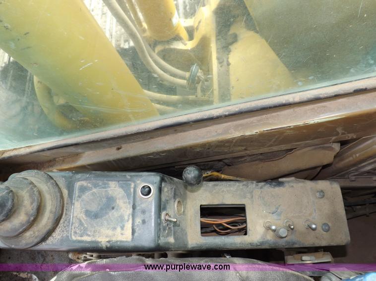 image for item I7541 1987 Caterpillar 215B LC excavator