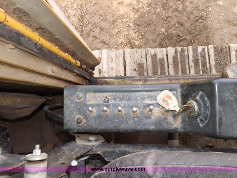 image for item I7541 1987 Caterpillar 215B LC excavator