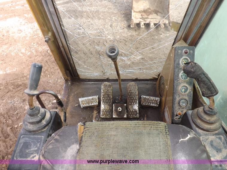 image for item I7541 1987 Caterpillar 215B LC excavator