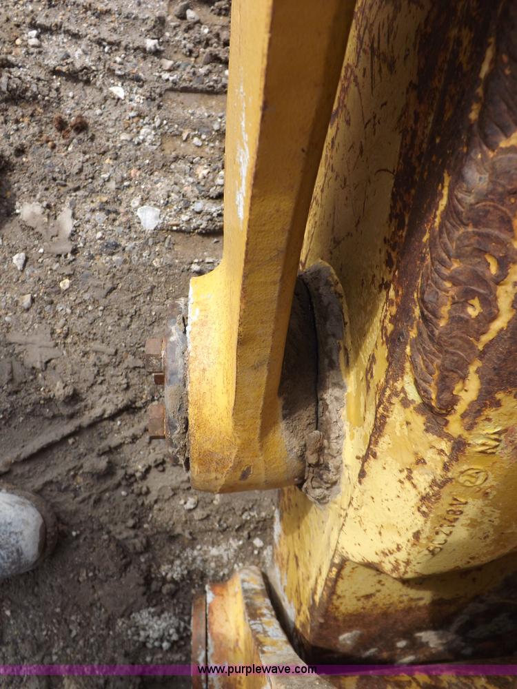 image for item I7541 1987 Caterpillar 215B LC excavator