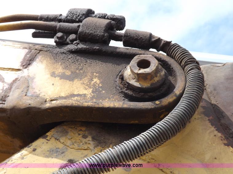 image for item I7541 1987 Caterpillar 215B LC excavator