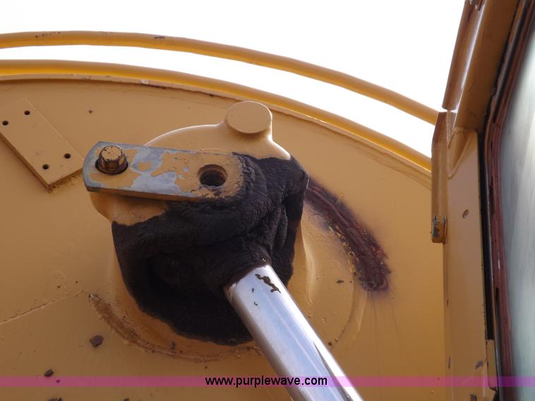 image for item I7541 1987 Caterpillar 215B LC excavator