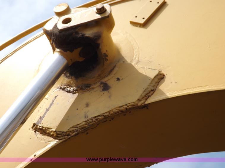 image for item I7541 1987 Caterpillar 215B LC excavator