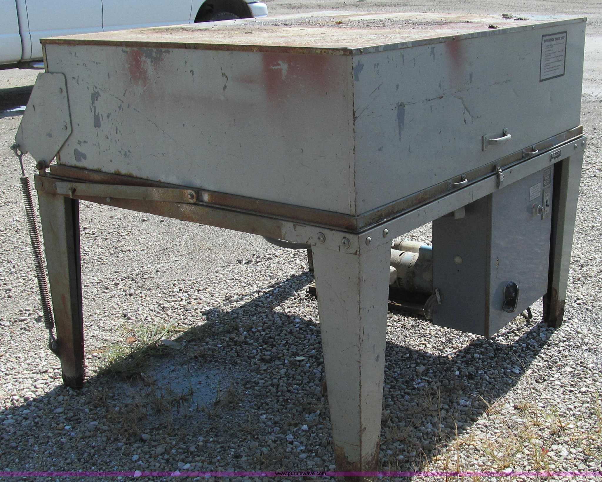 Scotchlite heat lamp applicator table in Brookfield, MO Item G2110