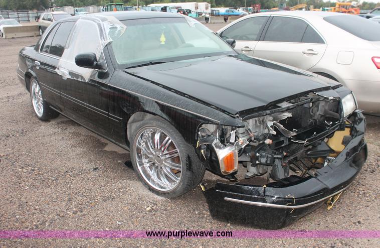 image for item H4217 1997 Ford Crown Victoria LX