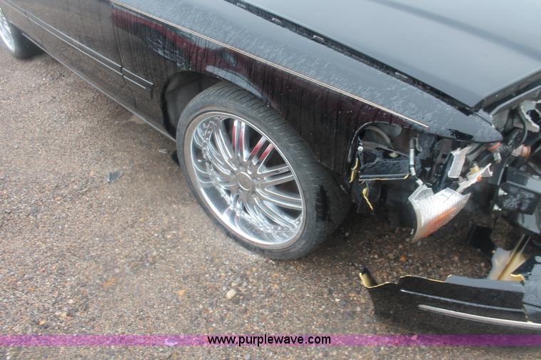 image for item H4217 1997 Ford Crown Victoria LX