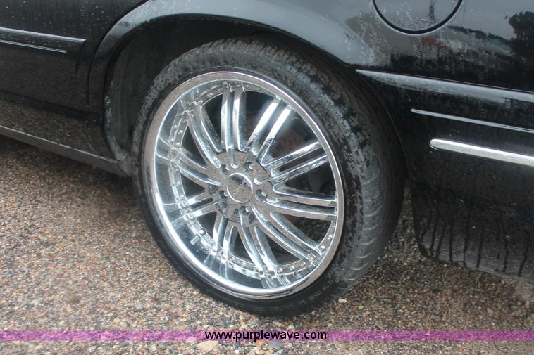 image for item H4217 1997 Ford Crown Victoria LX