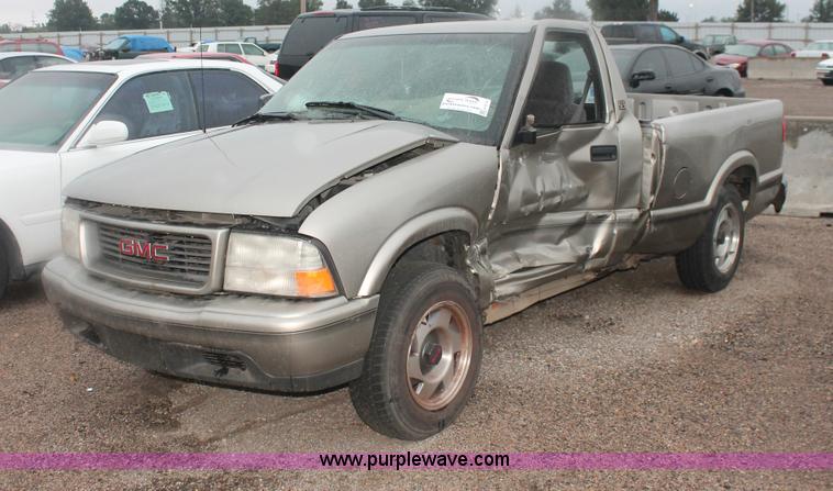 image for item H4218 1999 GMC Sonoma SLS pickup truck