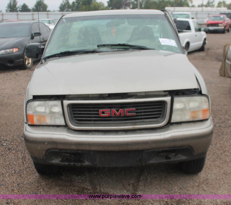 image for item H4218 1999 GMC Sonoma SLS pickup truck
