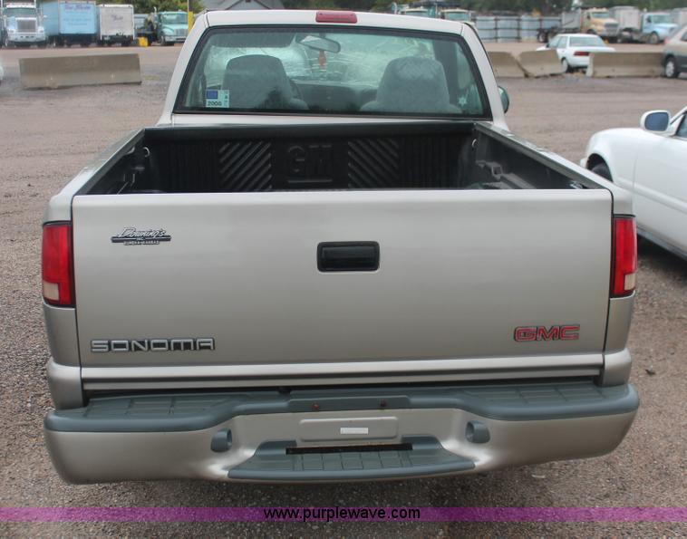 image for item H4218 1999 GMC Sonoma SLS pickup truck