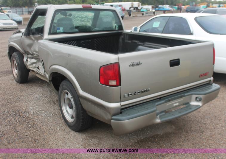 image for item H4218 1999 GMC Sonoma SLS pickup truck