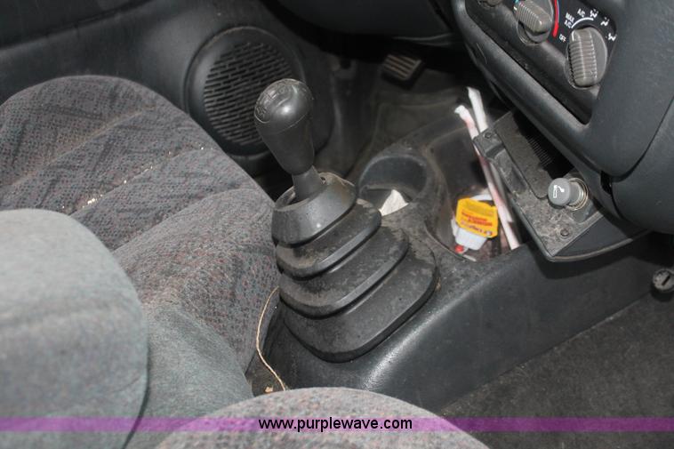 image for item H4218 1999 GMC Sonoma SLS pickup truck