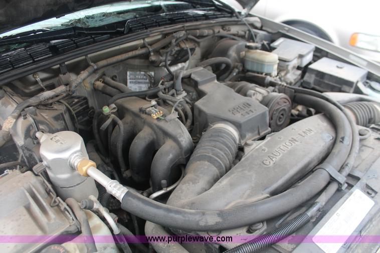 image for item H4218 1999 GMC Sonoma SLS pickup truck