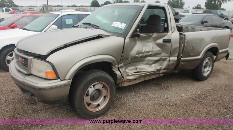 image for item H4218 1999 GMC Sonoma SLS pickup truck