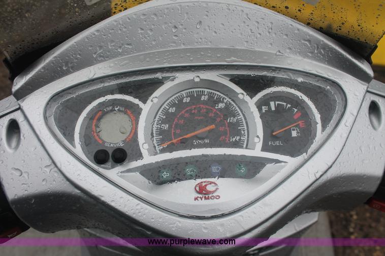 image for item H4221 2006 Kymoo Peoples 125 scooter