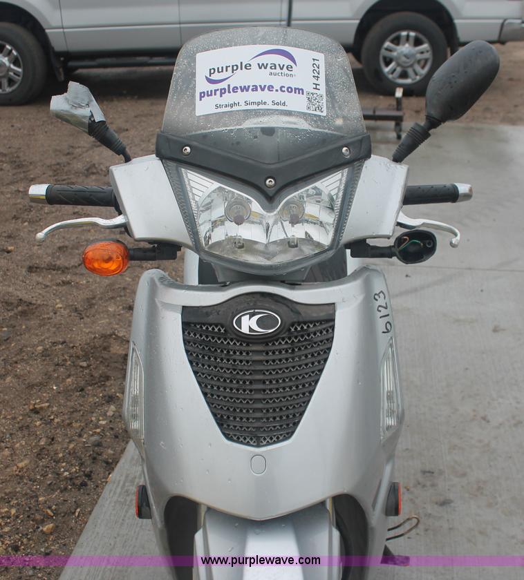 image for item H4221 2006 Kymoo Peoples 125 scooter