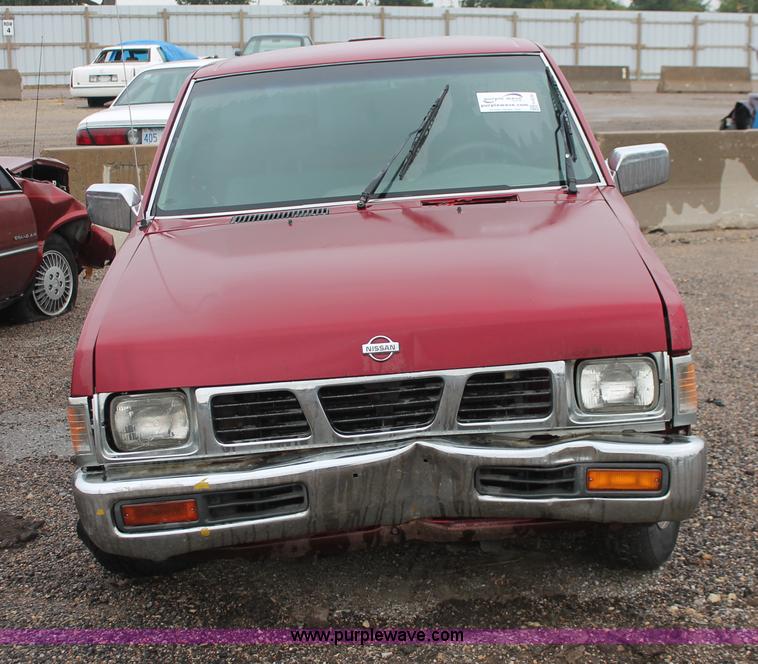 image for item H4230 1994 Nissan XE pickup truck