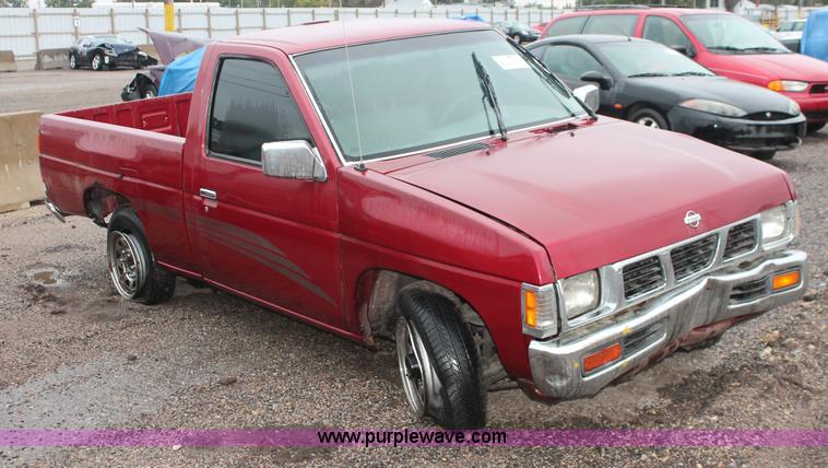 image for item H4230 1994 Nissan XE pickup truck