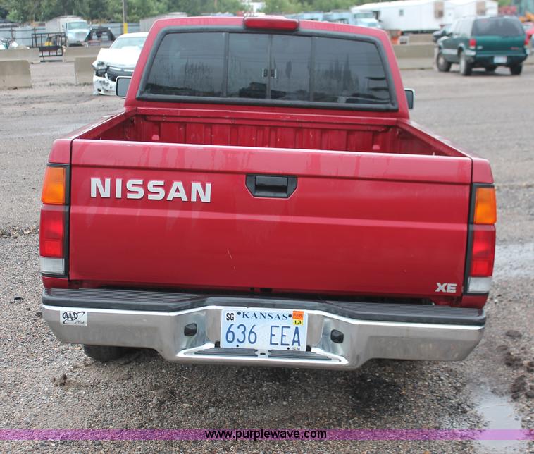 image for item H4230 1994 Nissan XE pickup truck