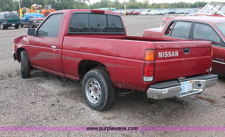 image for item H4230 1994 Nissan XE pickup truck