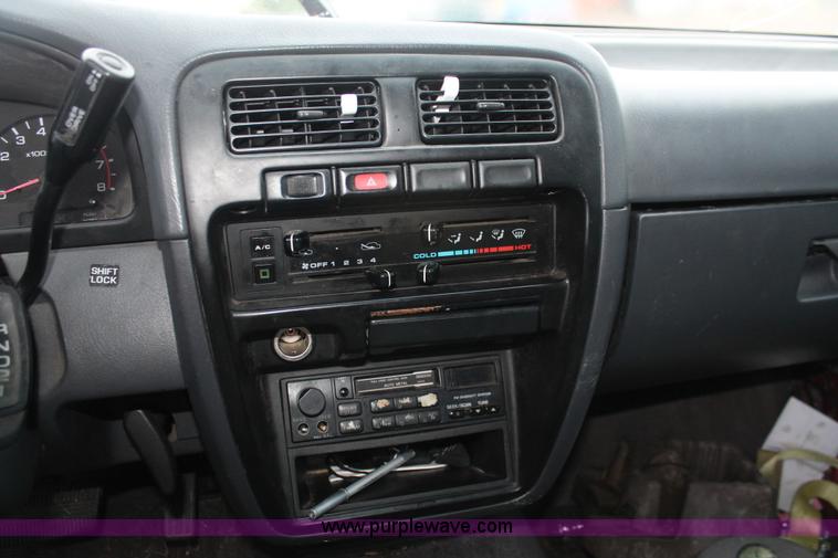 image for item H4230 1994 Nissan XE pickup truck