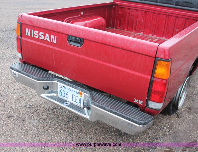 image for item H4230 1994 Nissan XE pickup truck