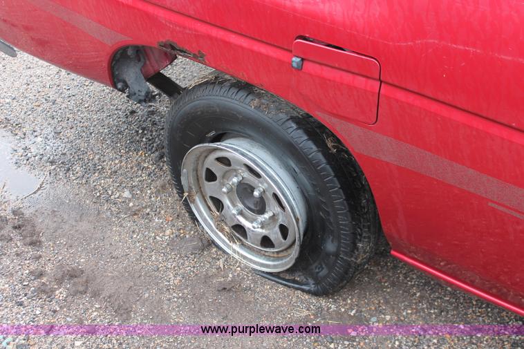 image for item H4230 1994 Nissan XE pickup truck