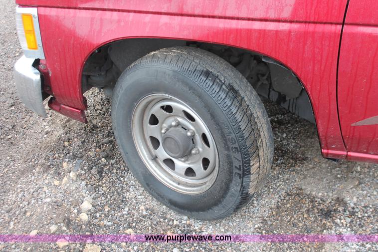 image for item H4230 1994 Nissan XE pickup truck