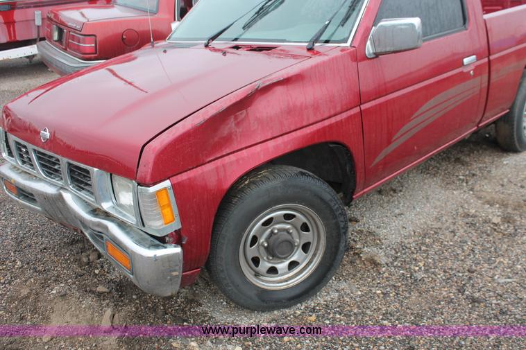 image for item H4230 1994 Nissan XE pickup truck