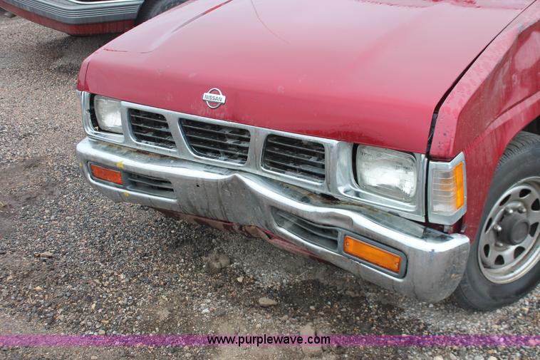 image for item H4230 1994 Nissan XE pickup truck