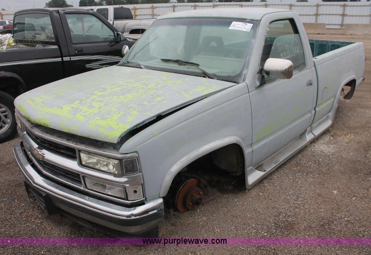 image for item H4231 1994 Chevrolet Silverado 1500 pickup truck