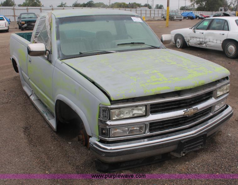 image for item H4231 1994 Chevrolet Silverado 1500 pickup truck