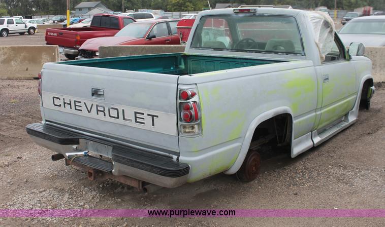 image for item H4231 1994 Chevrolet Silverado 1500 pickup truck