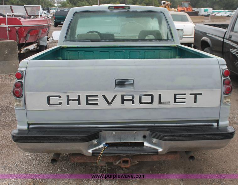image for item H4231 1994 Chevrolet Silverado 1500 pickup truck