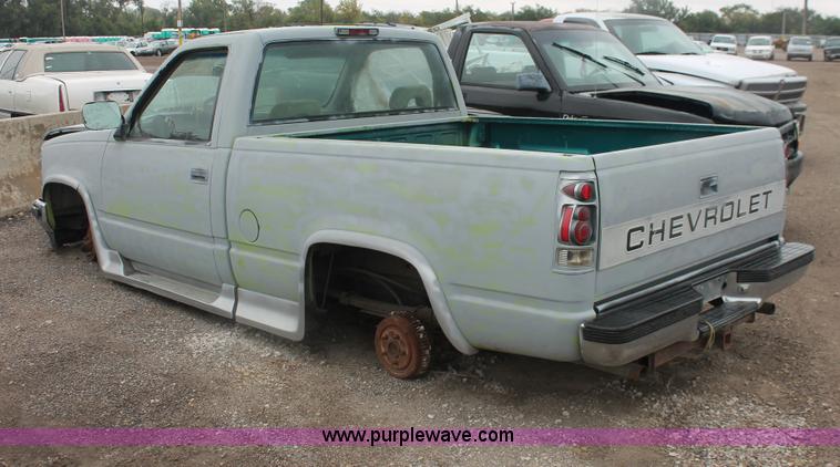 image for item H4231 1994 Chevrolet Silverado 1500 pickup truck