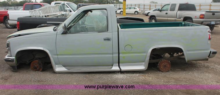 image for item H4231 1994 Chevrolet Silverado 1500 pickup truck