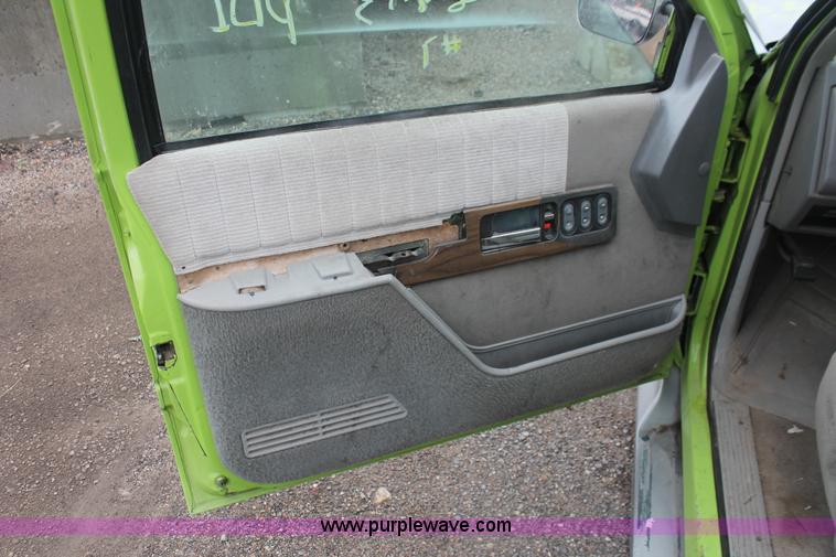 image for item H4231 1994 Chevrolet Silverado 1500 pickup truck