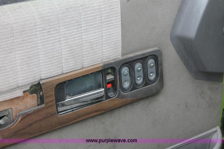 image for item H4231 1994 Chevrolet Silverado 1500 pickup truck