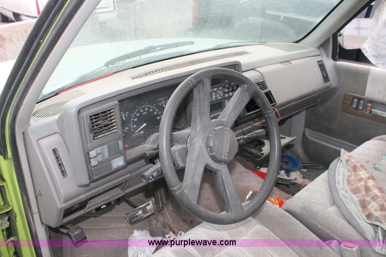 image for item H4231 1994 Chevrolet Silverado 1500 pickup truck