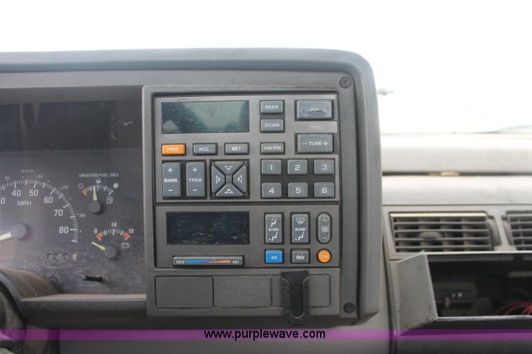 image for item H4231 1994 Chevrolet Silverado 1500 pickup truck