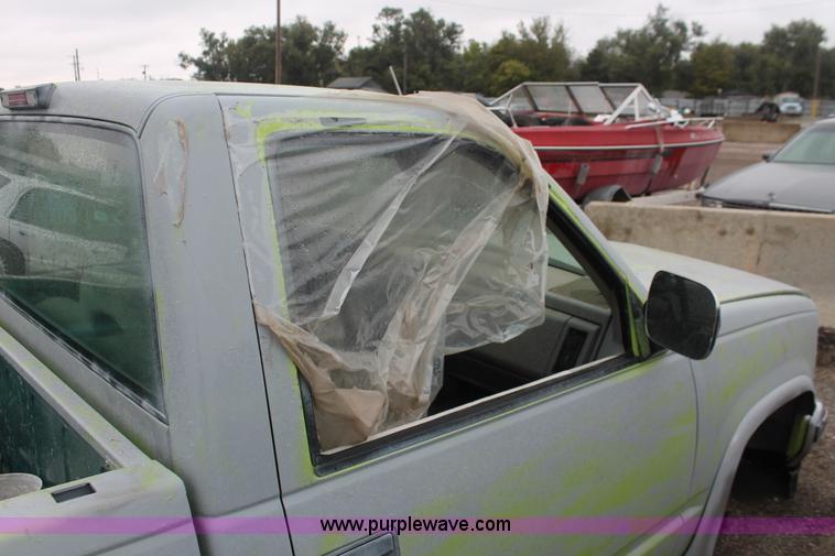 image for item H4231 1994 Chevrolet Silverado 1500 pickup truck