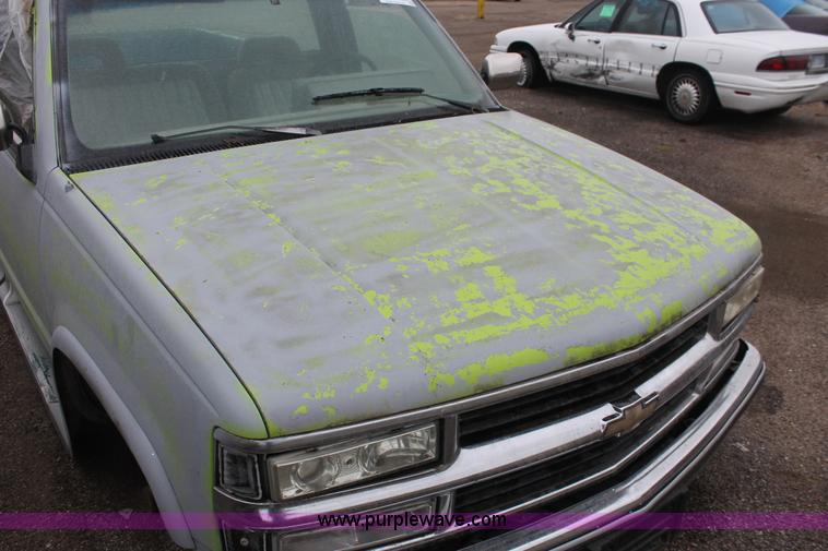 image for item H4231 1994 Chevrolet Silverado 1500 pickup truck