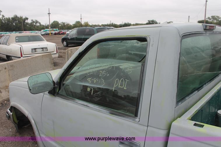 image for item H4231 1994 Chevrolet Silverado 1500 pickup truck